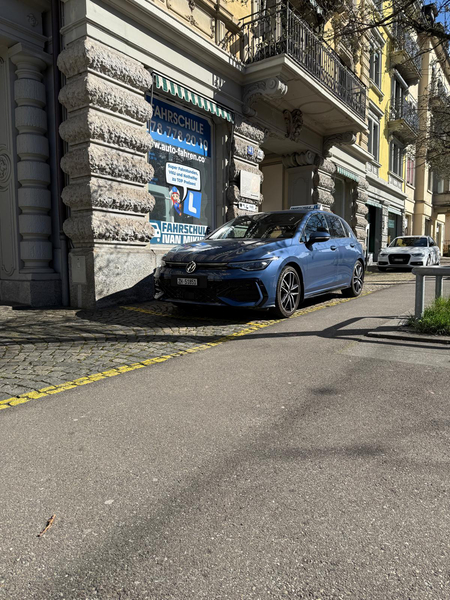 Titelfoto von Mikulic Fahrschule Zürich | Auto Fahrstunden